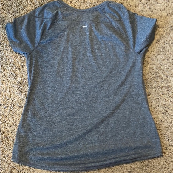 XL old navy workout tshirt - Picture 4 of 4